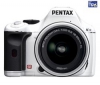 PENTAX K-x bílý + objektiv DA 18-55 mm f/3,5-5,6 AL + Pouzdro Zrcadlovka 15 X 11 X 14.5 CM + Pameťová karta SDHC 16 GB + Nabíječka 8H LR6 (AA) + LR035 (AAA) V002 + 4 baterie NiMH LR6 (AA) 2600 mAh + Stativ PANORAMIC