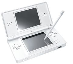 NINTENDO Konzola DS Lite Bílá + Silikonové pouzdro [DSi] + 3 zasouvací stylety  [DS]