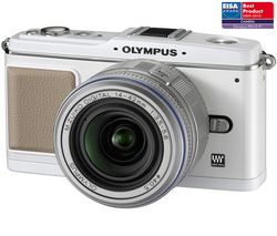 OLYMPUS Pen E-P1 bílý + objektiv zoom 14-42mm f/3,5-5,6 stríbrný + Pouzdro Zrcadlovka 15 X 11 X 14.5 CM + Pameťová karta SDHC 16 GB